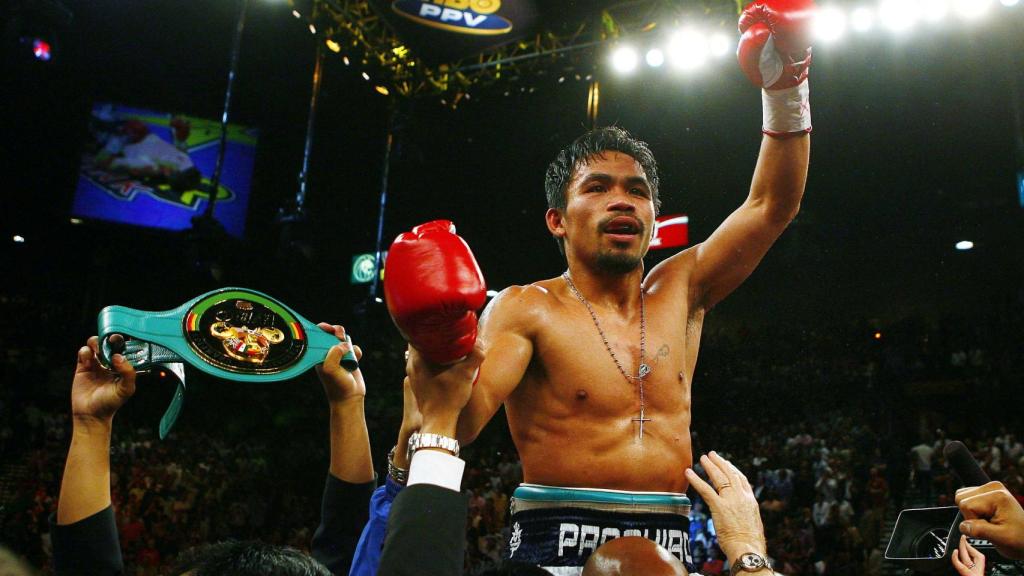 Manny Pacquiao celebra su victoria ante Ricky Hatton por el cinturón del superligero de la IBO