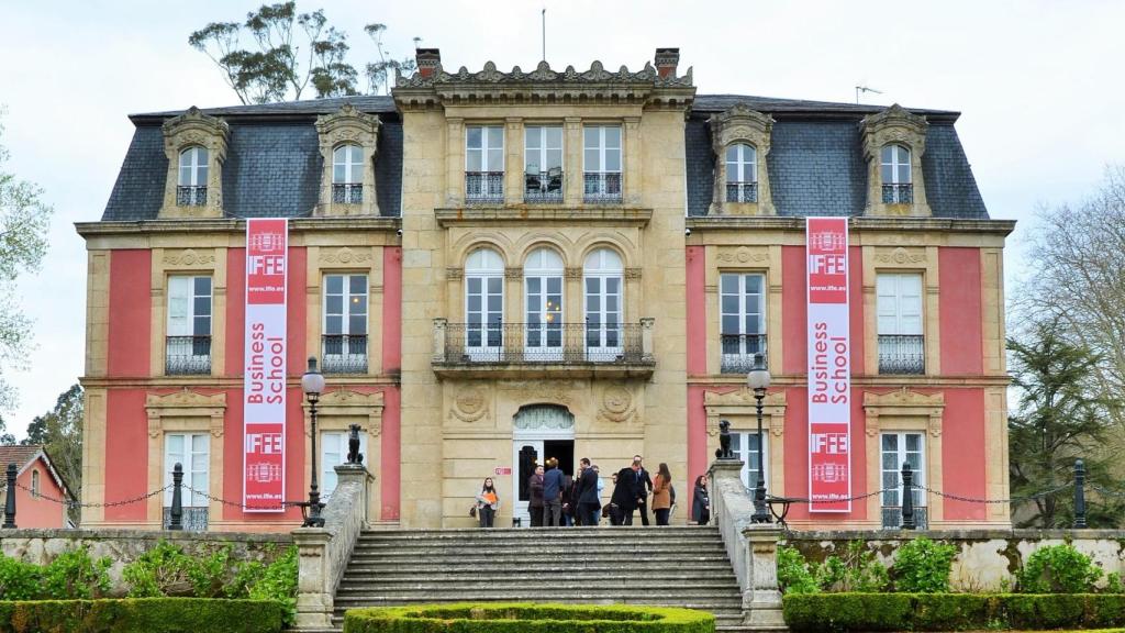 Fachada de la Escuela de Negocios IFFE