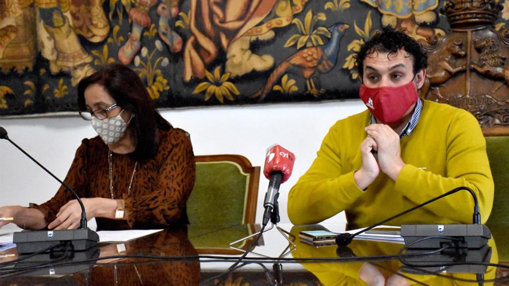 El alcalde de Toro, Tomás del Bien y la concejal de Hacienda, Ángeles Martín