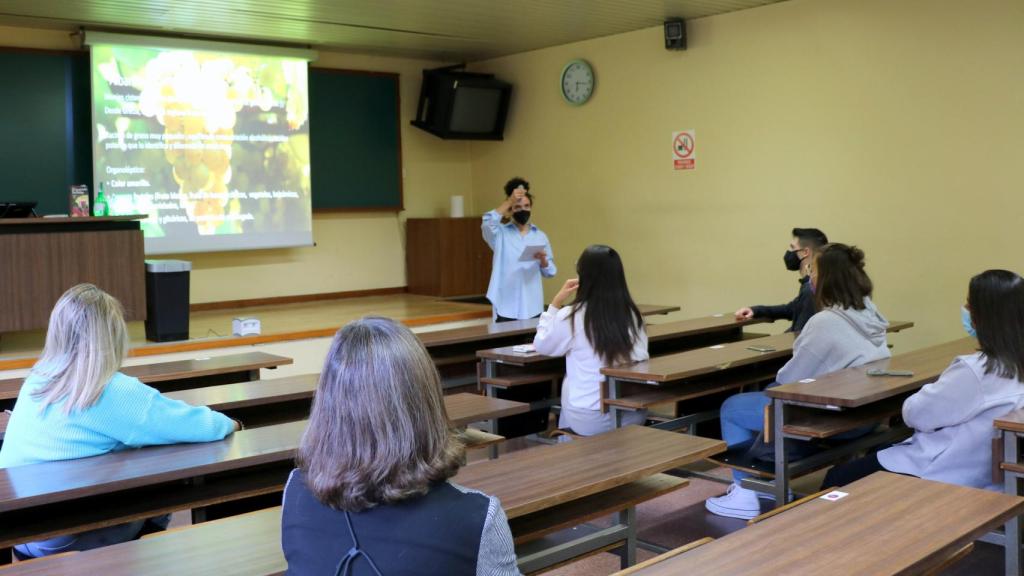 Alumnos de ACYTALE durante la parte teórica del curso