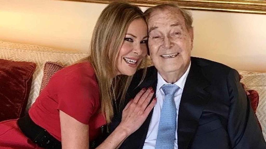 Ana García Obregón junto a su padre, Antonio García Fernández, en una imagen rescatada de sus redes sociales.