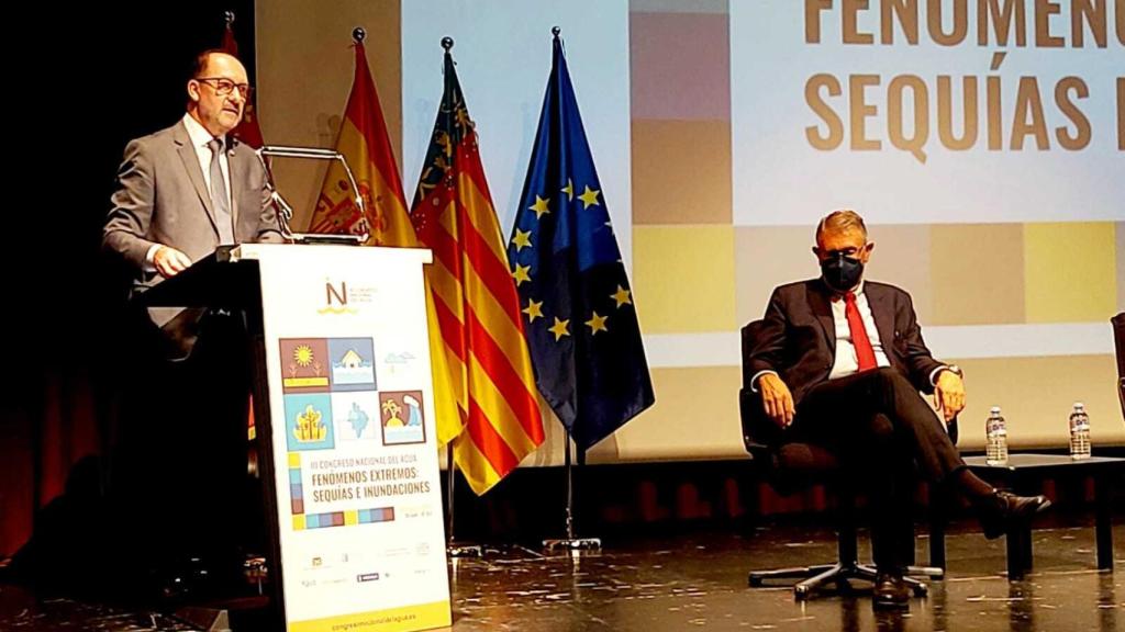 El alcalde, Emilio Bascuñana en el Congreso sobre Inundaciones de Orihuela.