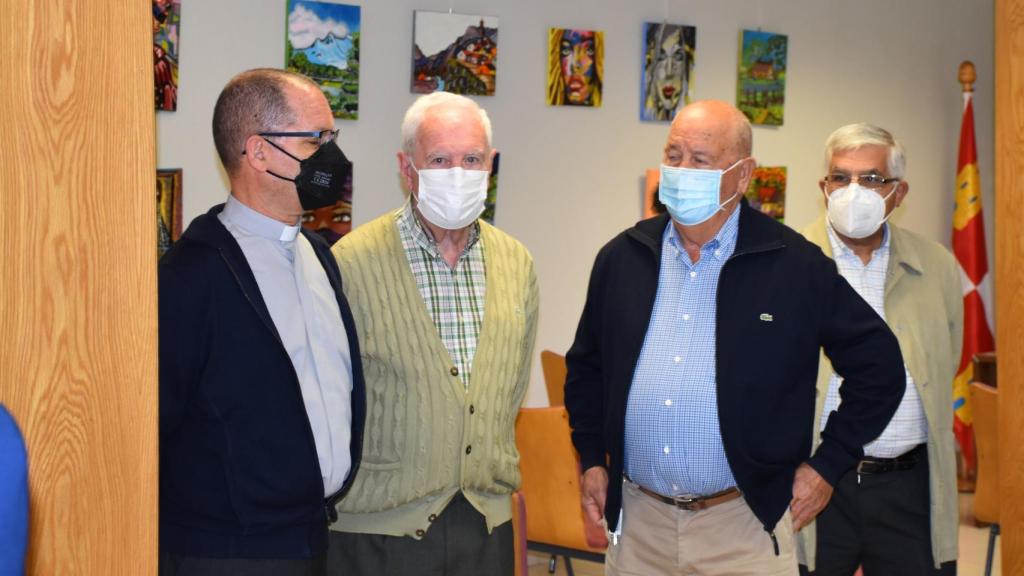 Algunos miembros de la asociación en el salón de actos