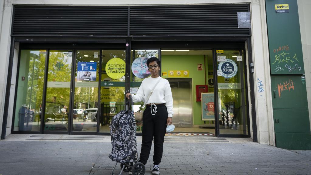 Jana Yilma, una joven de 28 años, después de hacer la compra.