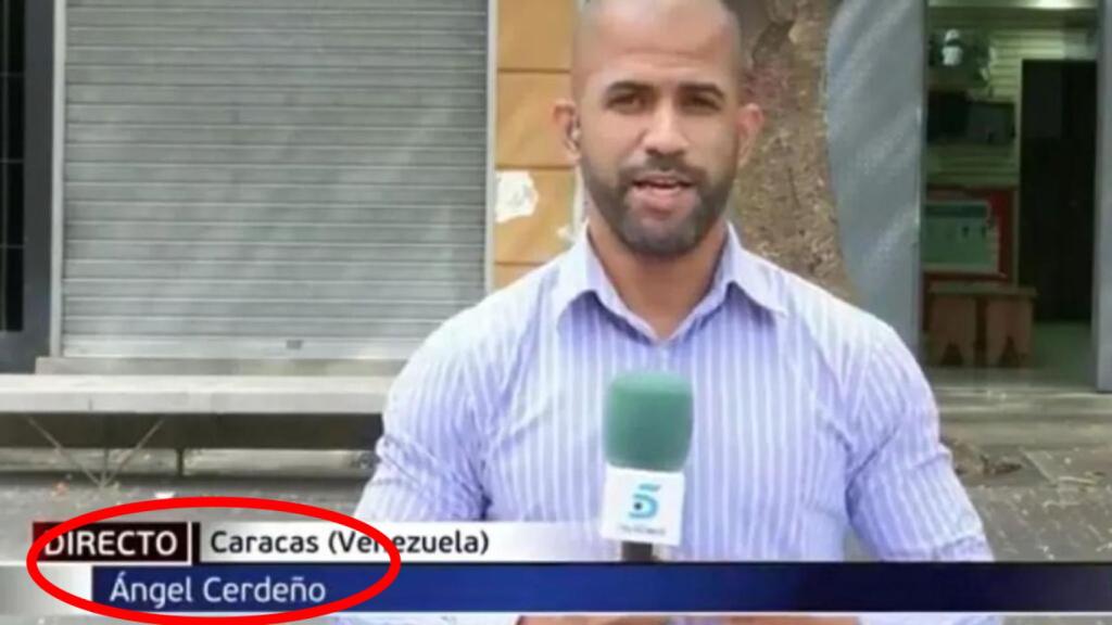 Ángel Cedeño, durante un directo con Telecinco, con su apellido mal rotulado.