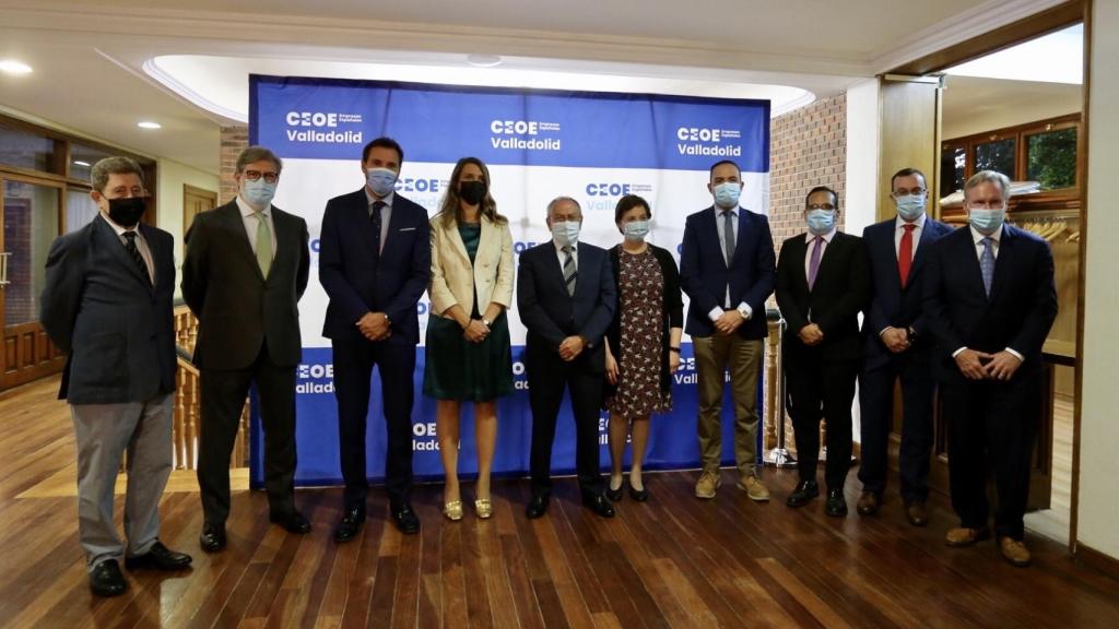 ICAL | Leticia Pérez  Foto de familia en los premios CEOE Valladolid 2019 y 2020