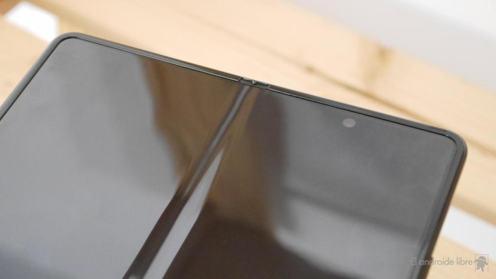 La pantalla del Samsung Galaxy Z Fold 3 sigue mostrando una arruga en su parte central