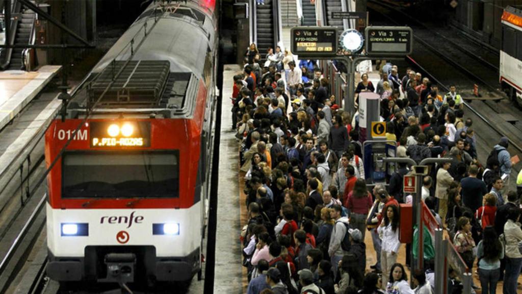 La huelga de Renfe y Cercanías han producido aglomeraciones en varias estaciones. EP
