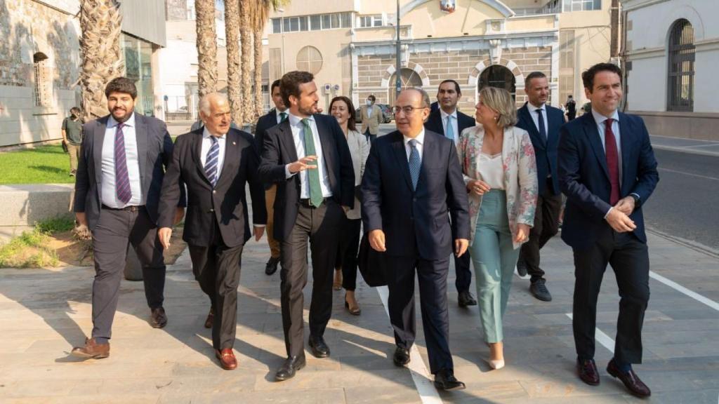 Los dirigentes populares, a su llegada a Cartagena, con los expresidentes de México y Colombia.