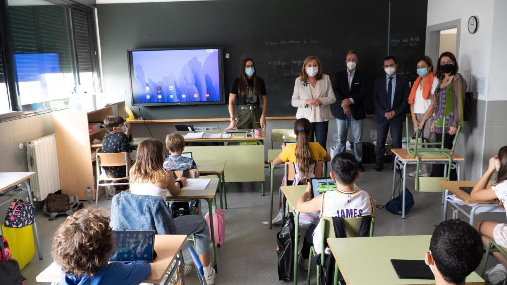 Visita de Rosa Ana Rodríguez, consejera de Educación, al equipo TEA del Colegio ‘Remigio Laín’ de Yuncler (Toledo)