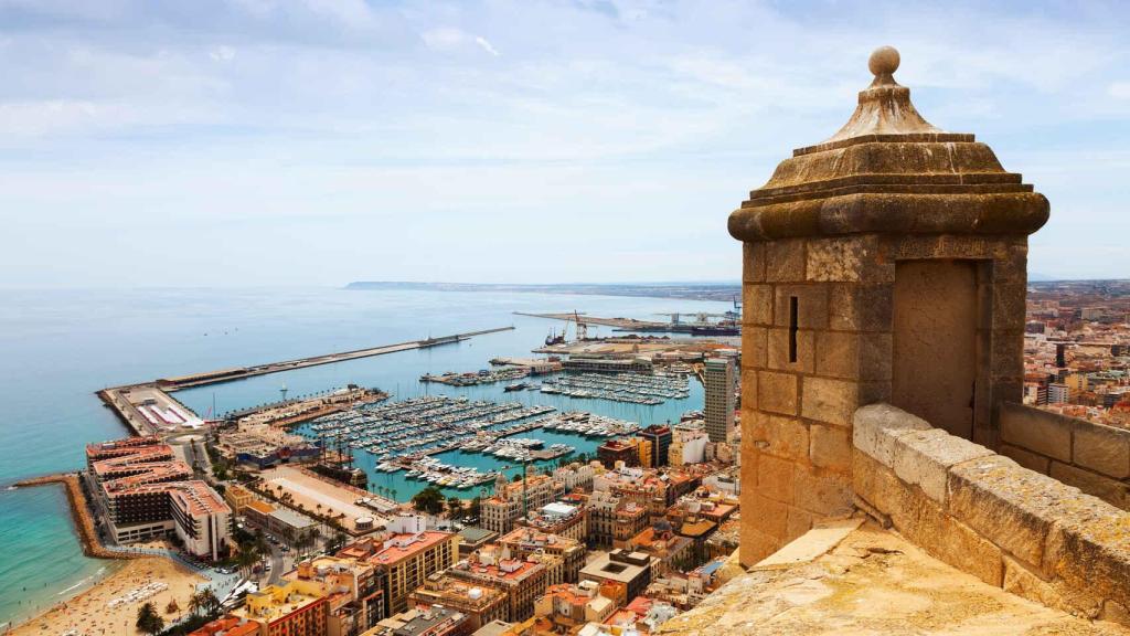 Puerto de Alicante desde el Castillo de Santa Bárbara.