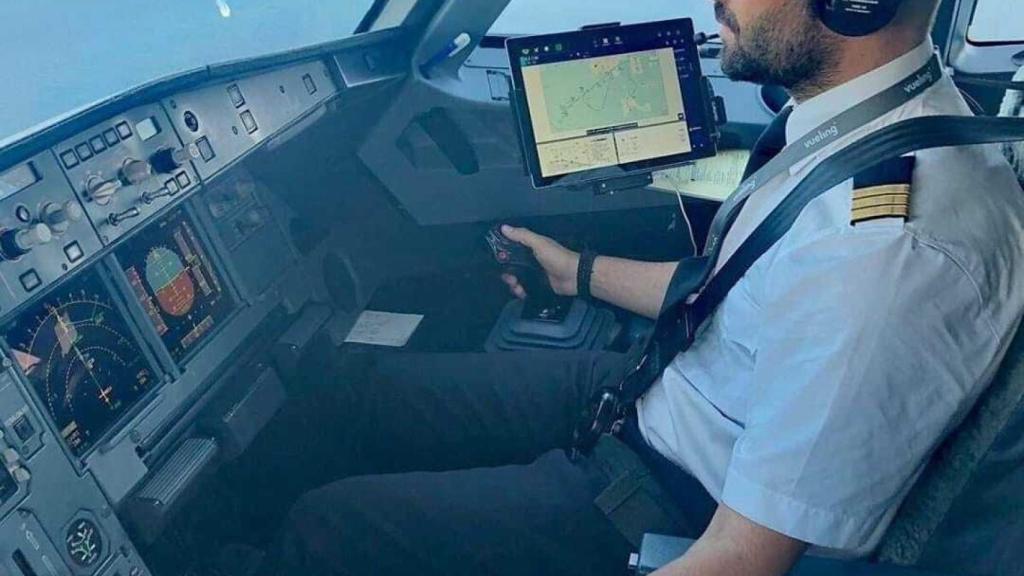 Ivan Vozmediano tiene 2.000 horas de vuelo como piloto de avión y helicóptero.