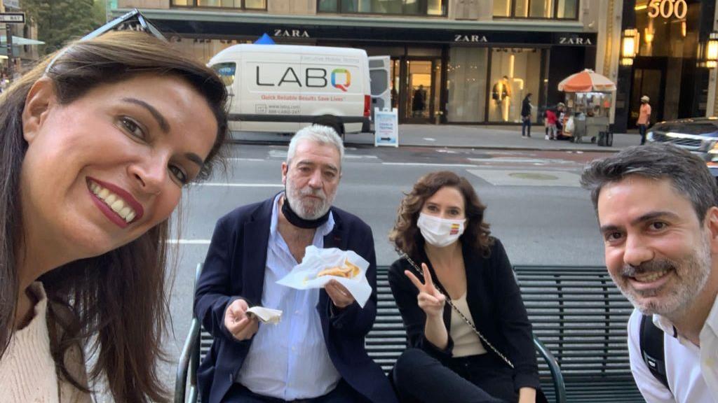 Isabel Díaz Ayuso, acompañada por la delegación del Gobierno de Madrid en su viaje a Nueva York.