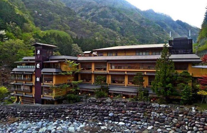 El Nishiyama Onsen Keiunkan. https://www.awesomeinventions.com
