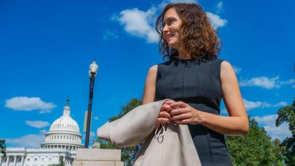 La presidenta de la Comunidad de Madrid, Isabel Díaz Ayuso, a su llegada a una reunión en el Capitolio con el Caucus Hispano del Congreso de Estados Unidos.