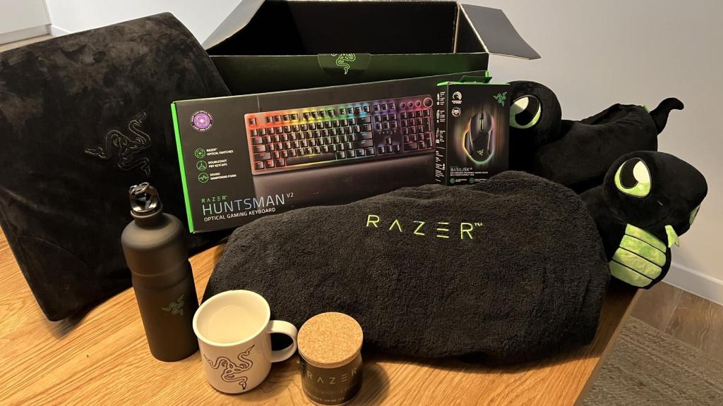 El perfecto pack para estar confortable en casa: periféricos de altura y comodidad.