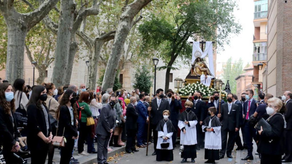 La procesión de María Santísima de la Pasión recorre el centro de Valladolid