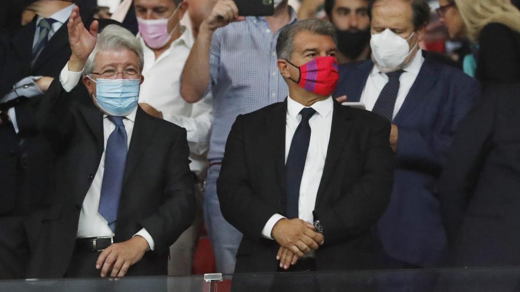 Enrique Cerezo y Joan Laporta en el palco del Wanda Metropolitano antes del Atlético - Barcelona