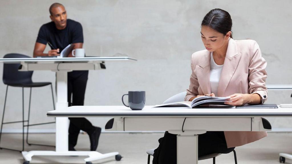 Imagen corporativa de la mesa 'Talent' de Actiu (Castalla).