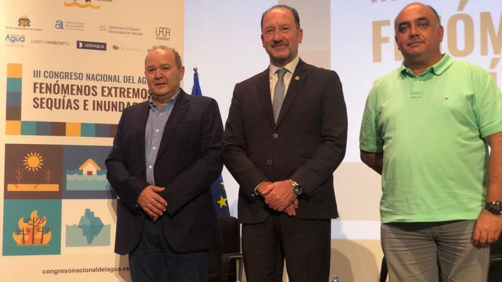 El profesor Joaquín Melgarejo, junto al alcalde de Orihuela, Emilio Bascuñana.