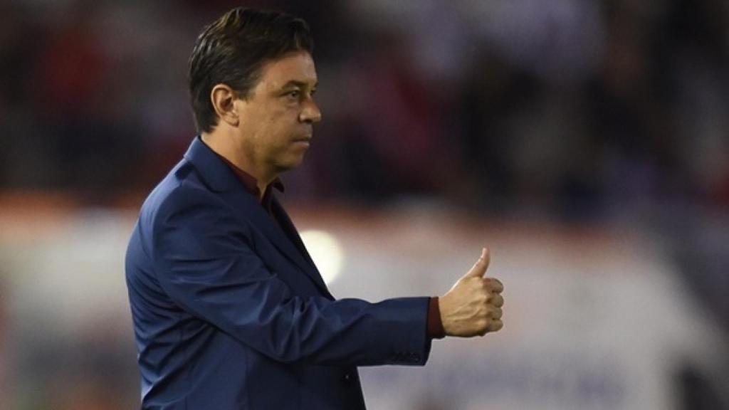 Marcelo Gallardo dirige un partido de River Plate