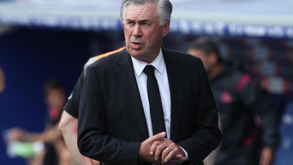 Carlo Ancelotti, en el banquillo del RCDE Stadium