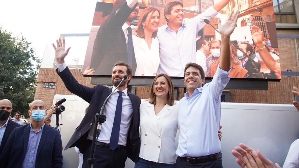 Pablo Casado, María José Catalá y Carlos Mazón. EE
