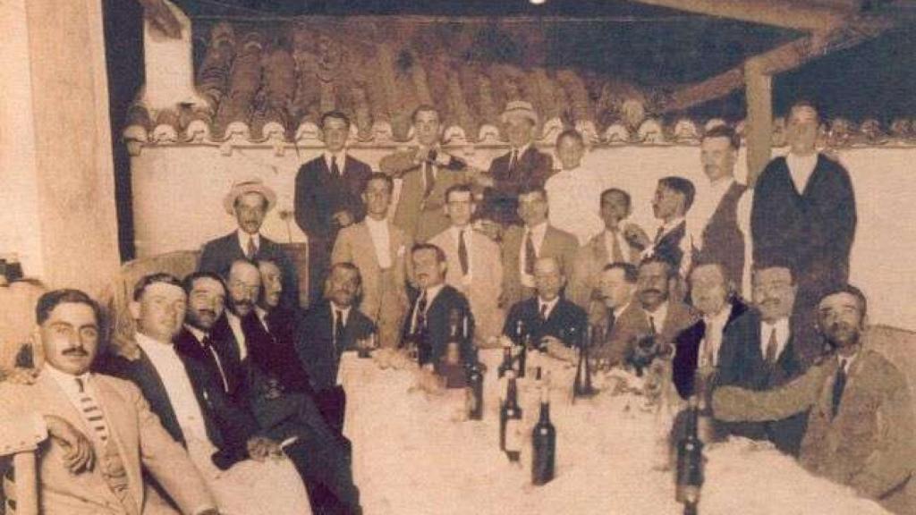 Personal de la bodega en los año 20