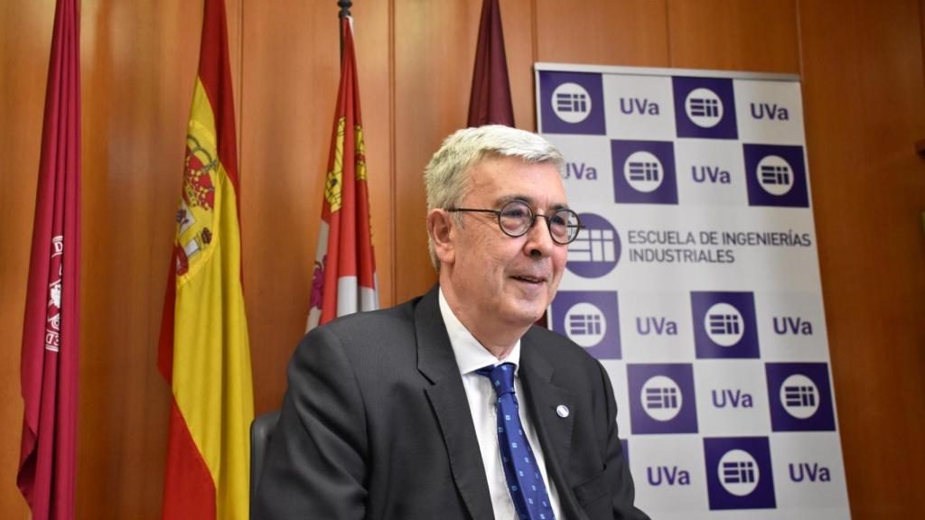 Jesús Ángel Pisano en su despacho