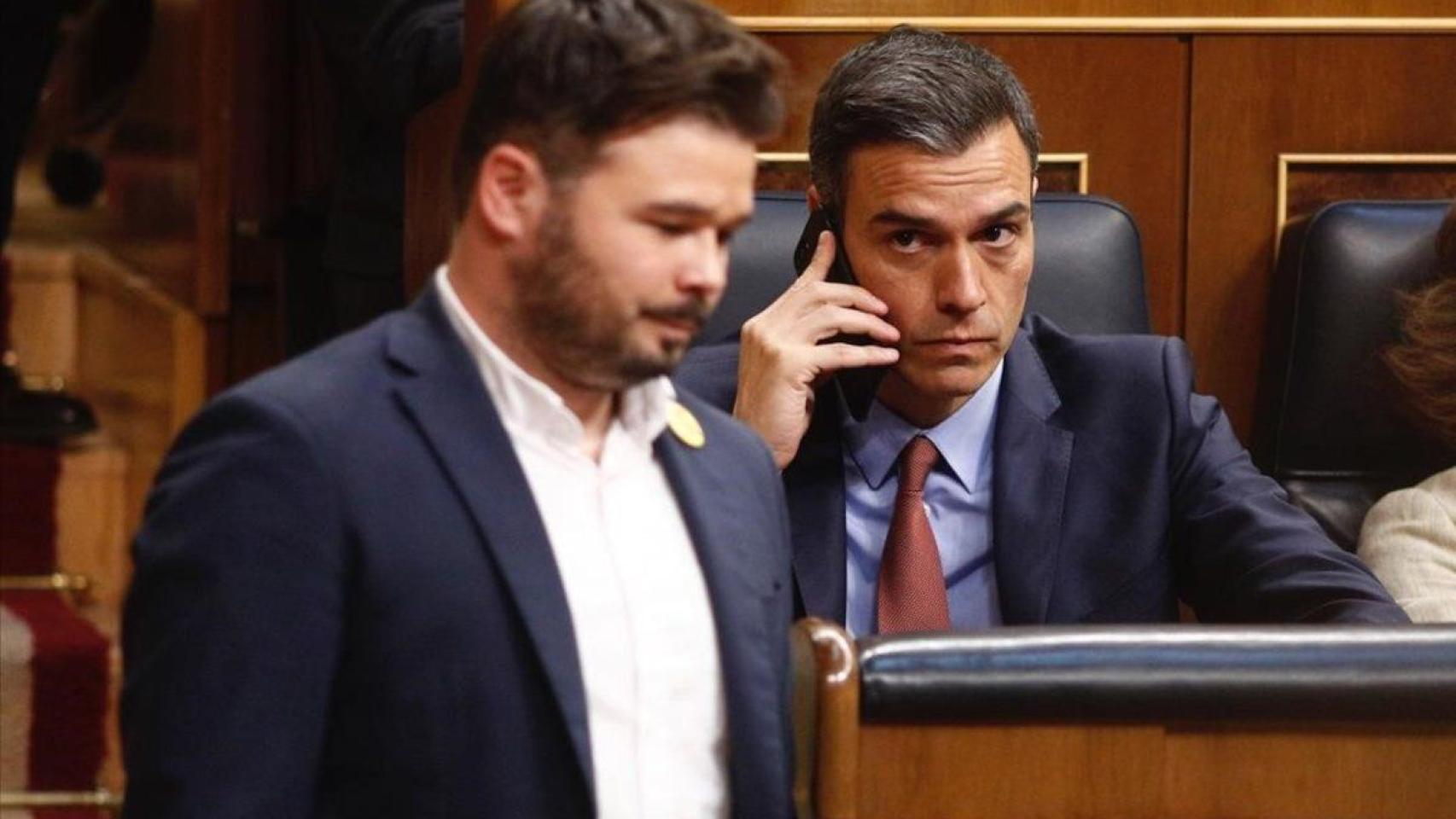 El portavoz de ERC en el Congreso, Gabriel Rufián, ante el presidente del Gobierno, Pedro Sánchez.