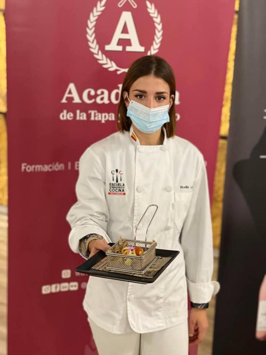 Noelia López posa con sus famosas patatas