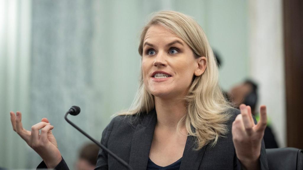 Frances Haugen declarando en el Congreso de los Estados Unidos.
