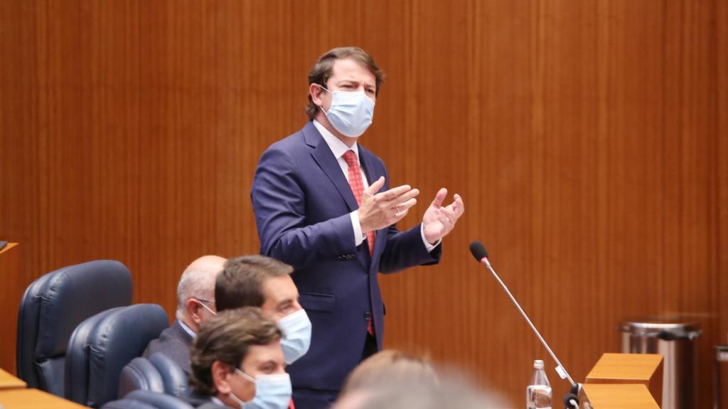 Fernández Mañueco durante su intervención en las Cortes