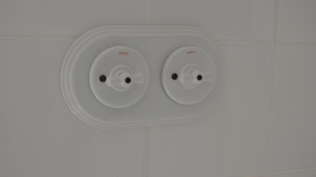 Interruptores que simulan a los de la época.