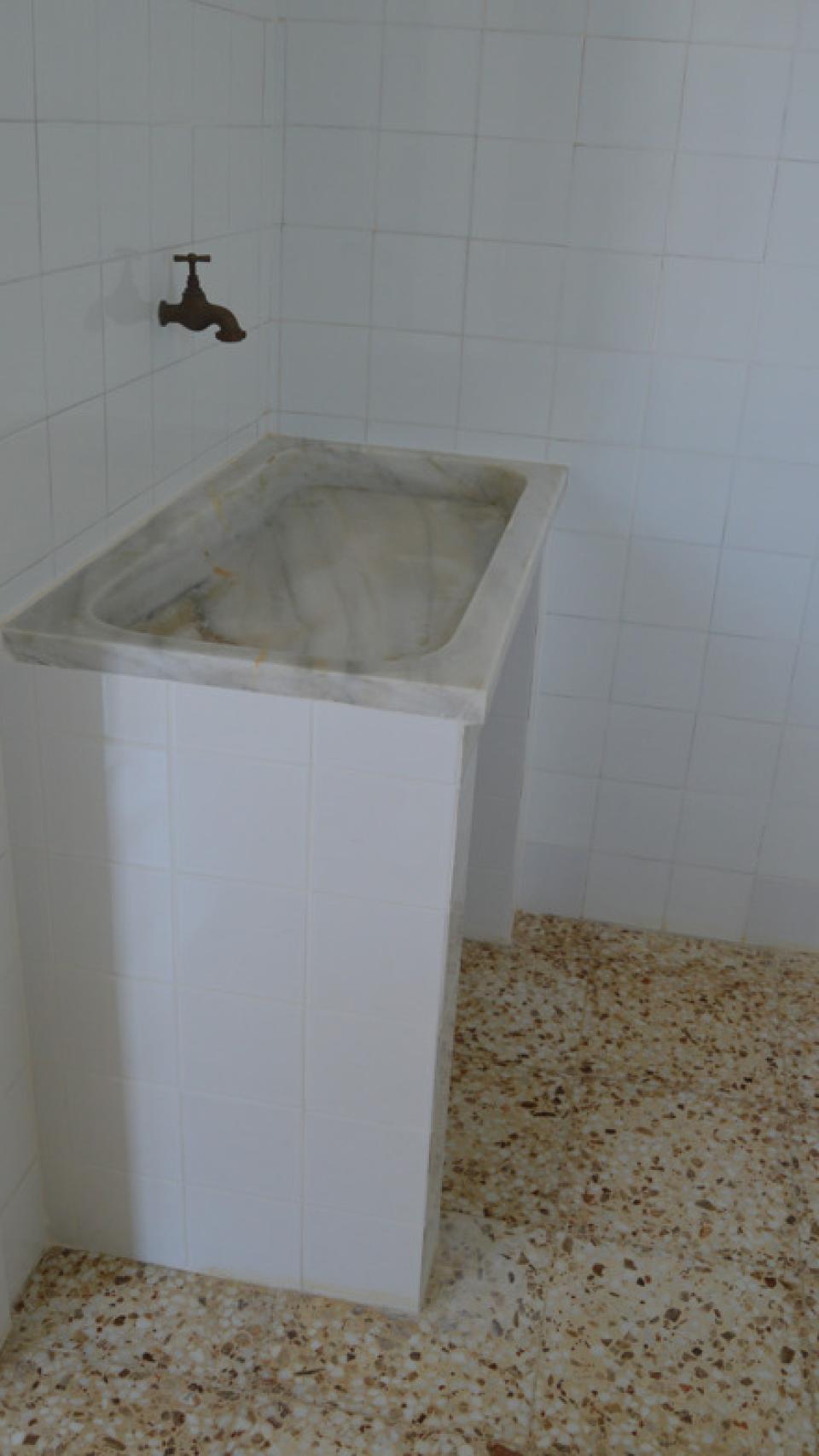 El lavabo que les cedieron de la película.