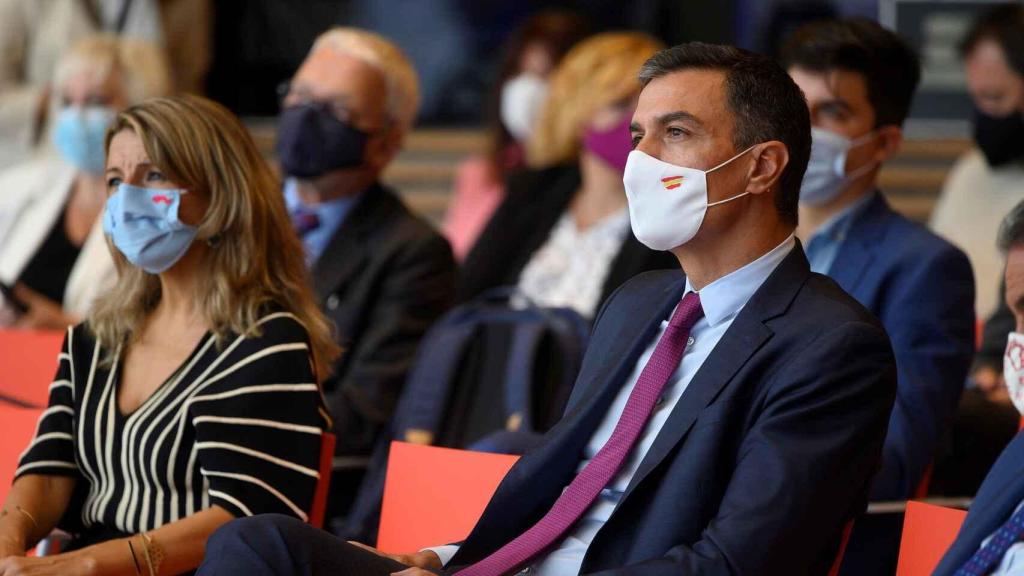 Yolanda Díaz, vicepresidenta tercera, y Pedro Sánchez, presidente del Gobierno.