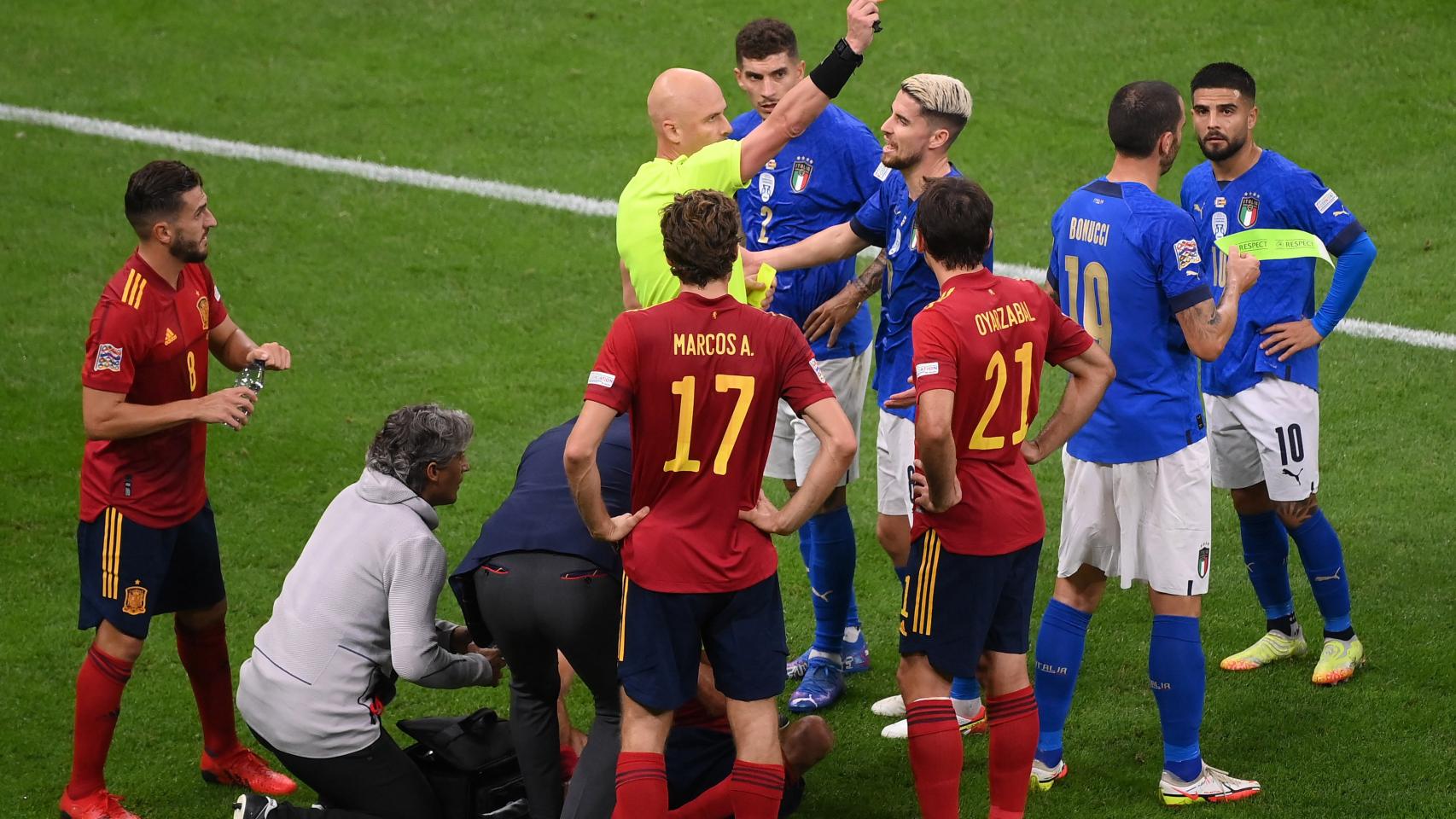 Momento de la expulsión de Bonucci en el Italia - España