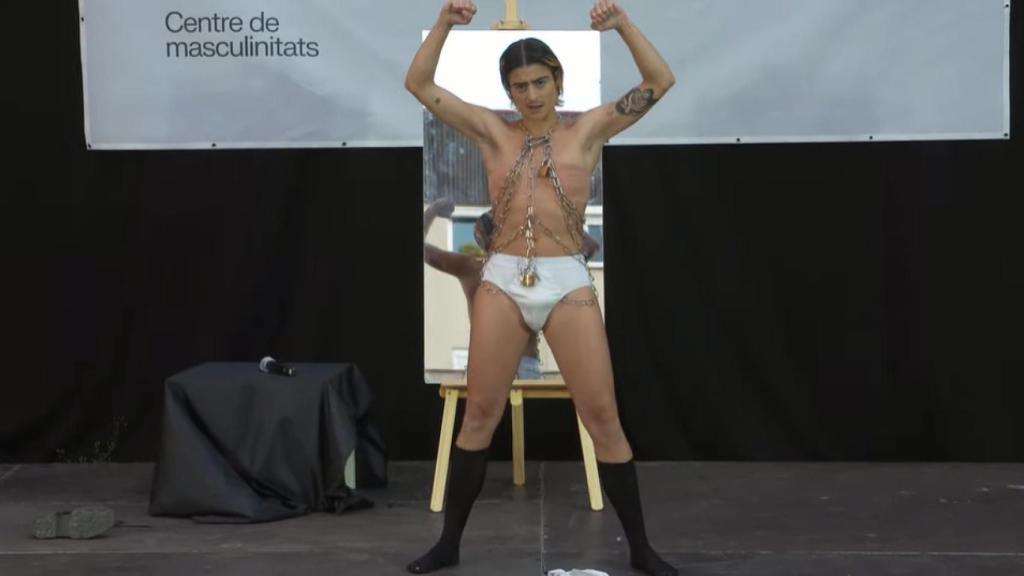 Un momento de la performance del 'drag king' Ken Pollet.