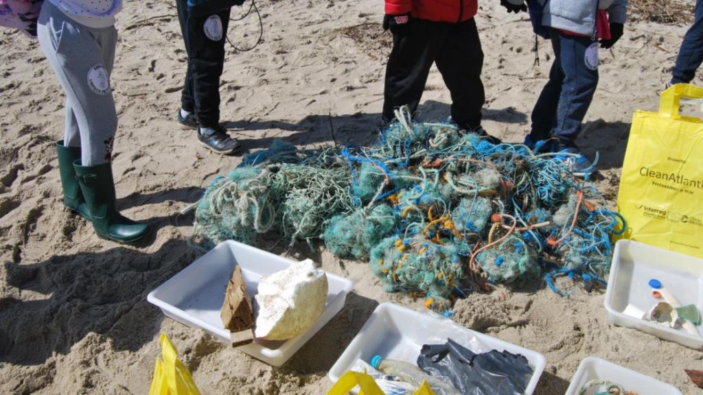 Imagen de una recogida de basura marina en el marco de ‘CleanAtlantic’