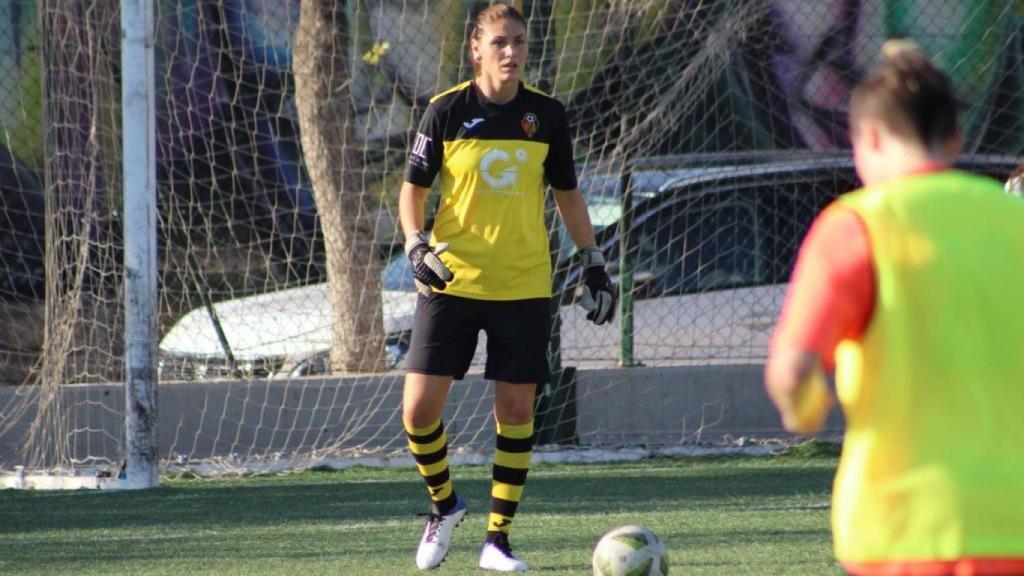 Alba, de portera, en un partido con el Ciudad de Murcia.