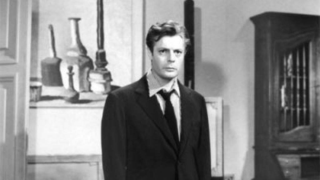 Fotograma de 'La dolce vita' en el que aparece un cuadro de Morandi.