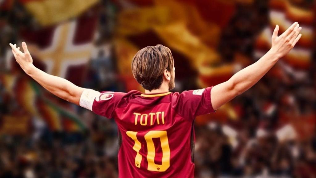 Francesco Totti, el día de su despedida, ante la 'curva' más candente del Olímpico de Roma