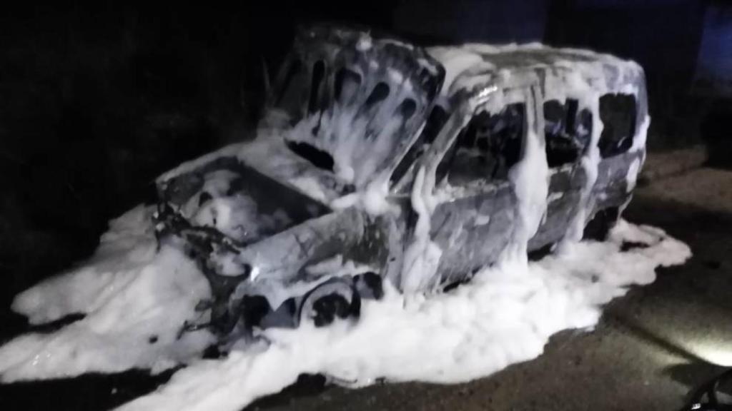 Así ha quedado la furgoneta tras arder por motivos que aún se desconocen