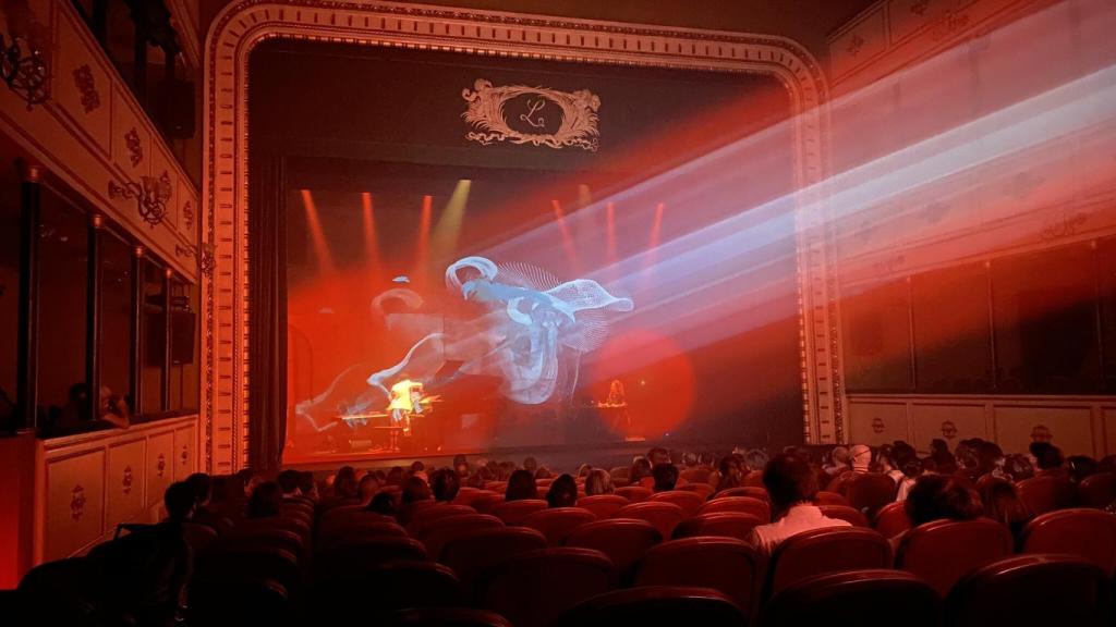 Hara Alonso debuta en el Liceo bajo un espectacular juego de luces y una puesta en escena magnífica