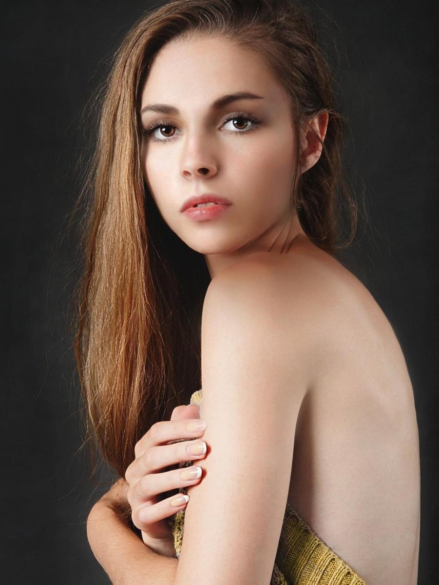 Chica en una foto de archivo.