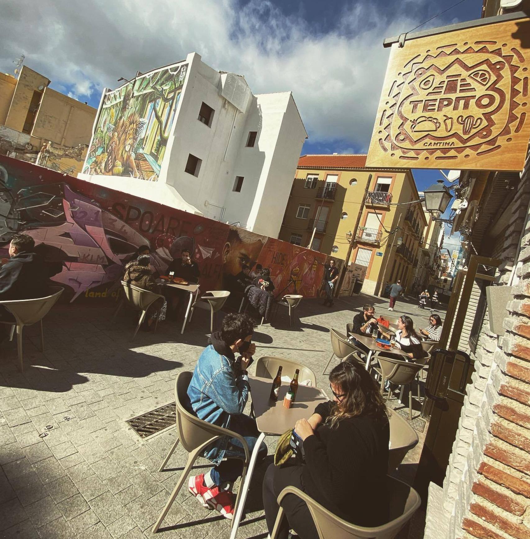 En calle Gigantes de Málaga capital triunfa este mexicano de toda la vida.