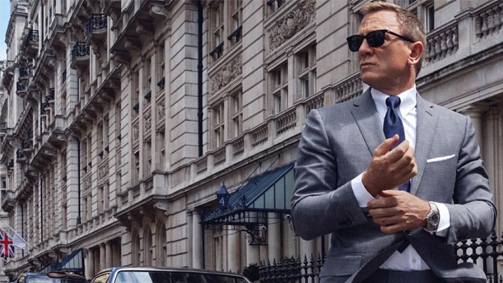 Daniel Craig con su Omega, en una escena de 'Sin tiempo para morir'.