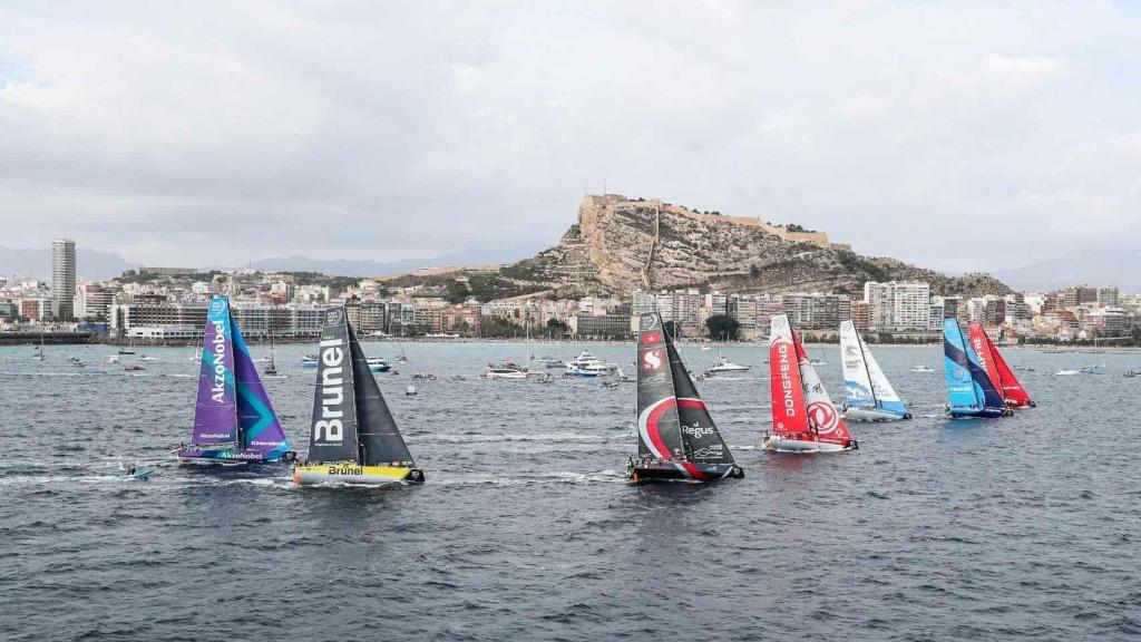 Salida de la Ocean Race desde Alicante, la cita de vela más importante del mundo.