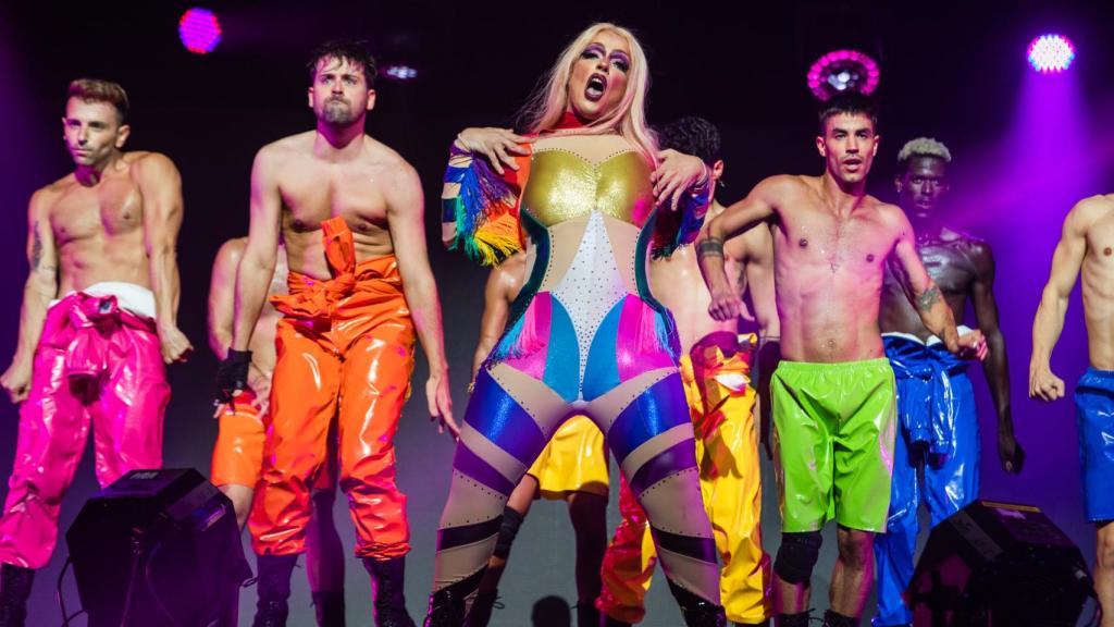 Killer Queen durante su número en 'Gran hotel de las reinas'.