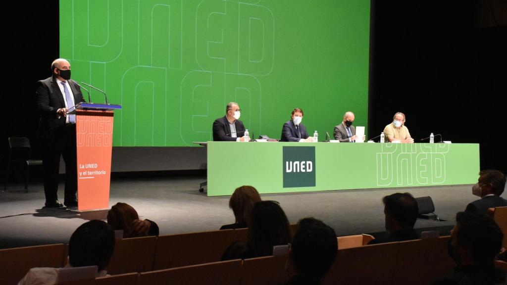 Discurso del nuevo director de la Uned, Antonio Rodríguez